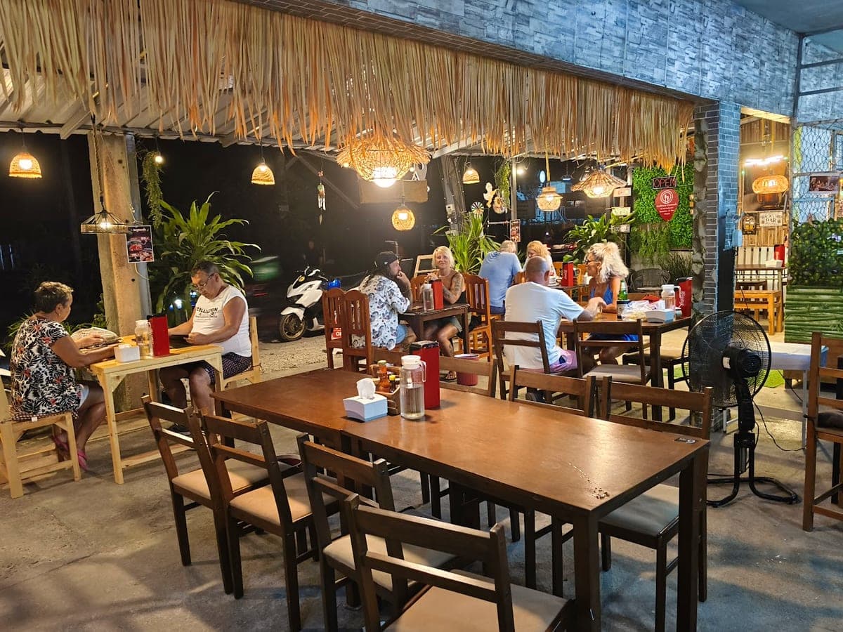 เฮียนาน อาหารตามสั่ง Hia Nan Restaurant in 107/62 Ko Samui District