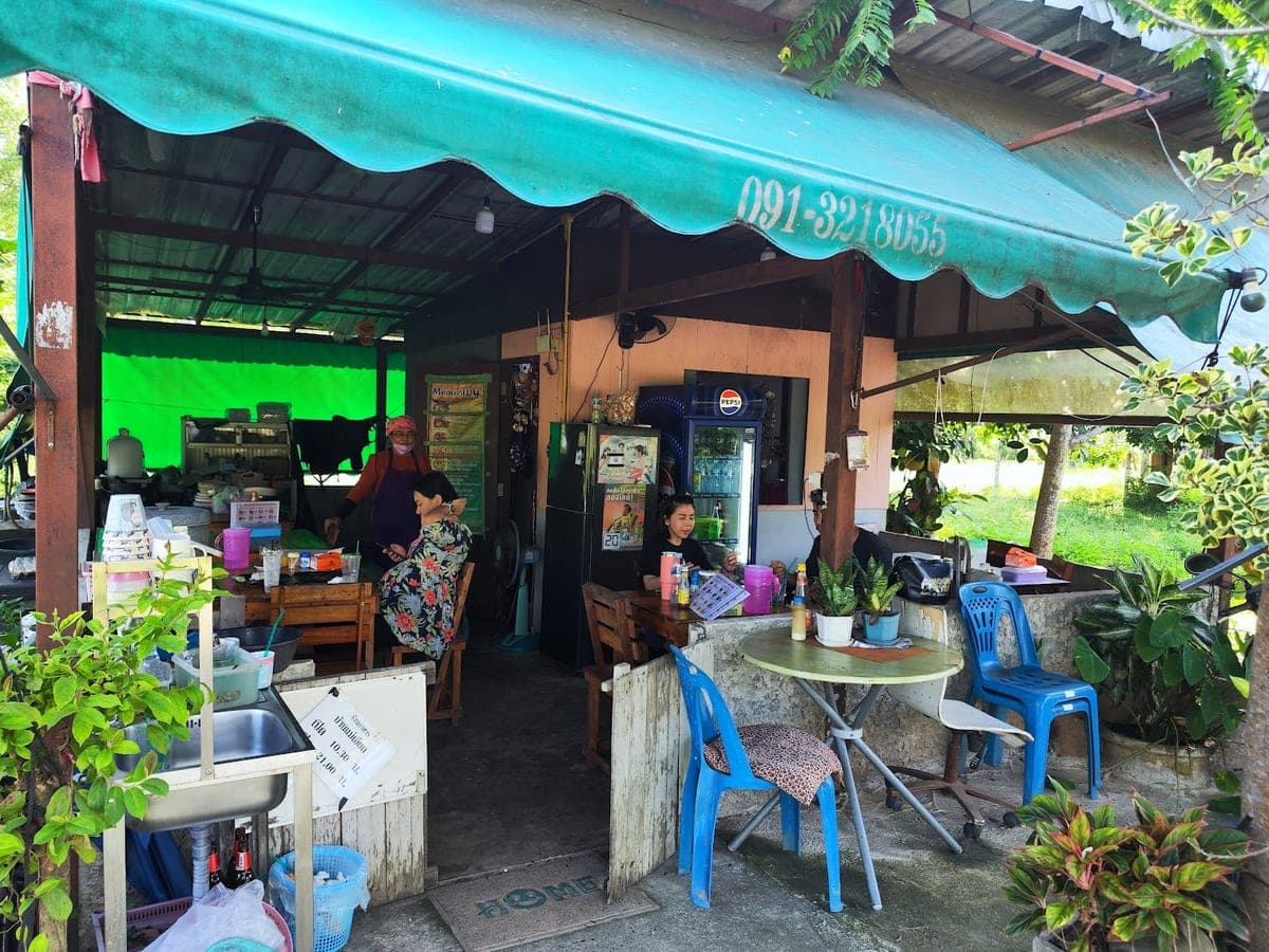 Home Cooking บ้านแม่เอียด in CXF2+GPC, 4170, Tambon Taling Ngam, Ko Samui District, Surat Thani 84140