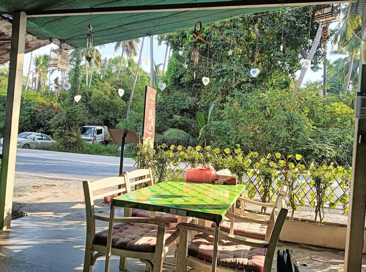 Jinda restaurant in GW2P+4J9, Unnamed Road, Tambon Lipa Noi, Ko Samui District, Surat Thani 84140