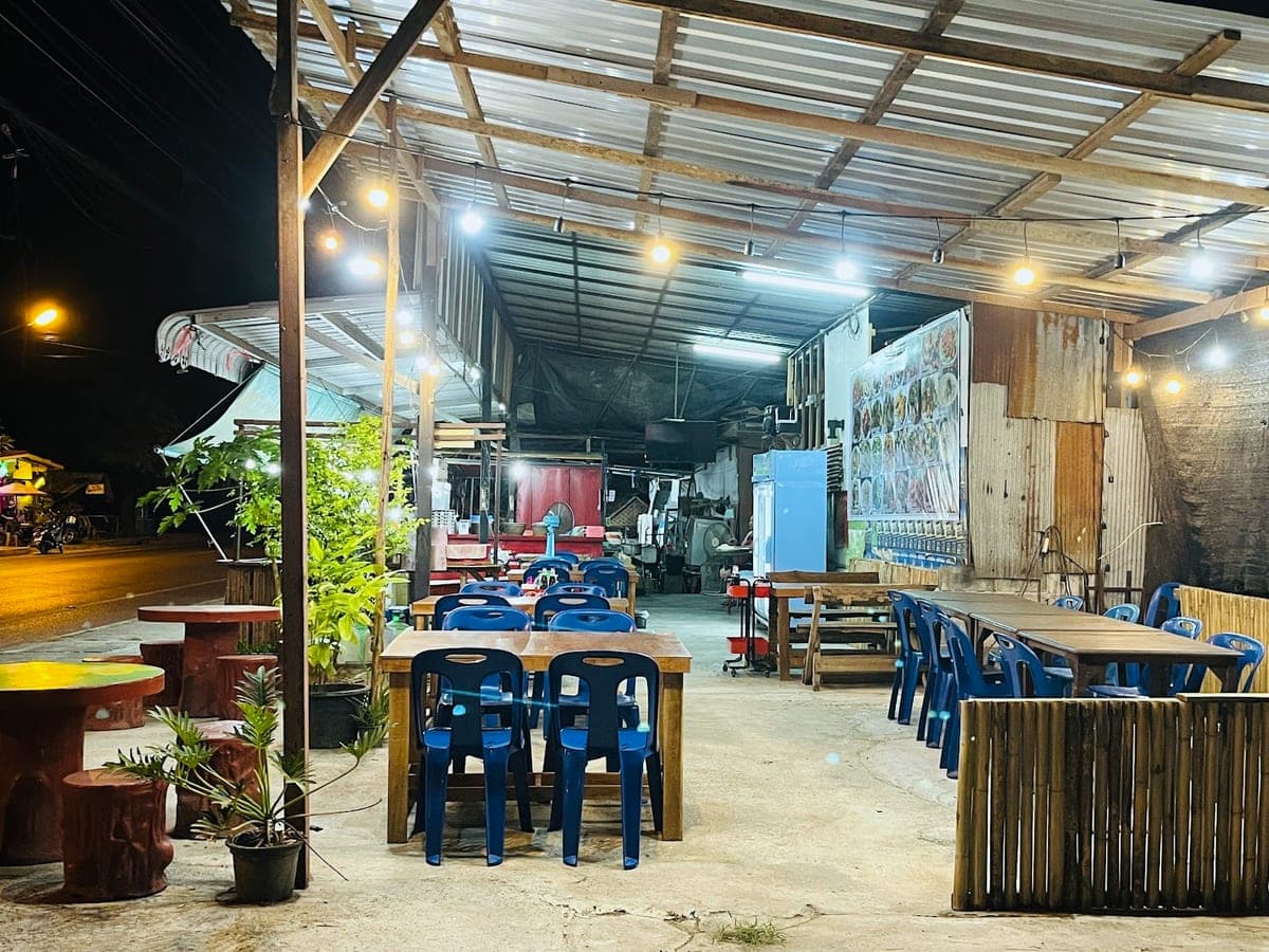 เจ๊แอน ไก่ย่างสิบบาท อาหารและเครื่องดื่ม(Thai food) in 19 2 ถ. ทวีราษฎร์ภักดี Tambon Na Mueang, Ko Samui District, Surat Thani 84140