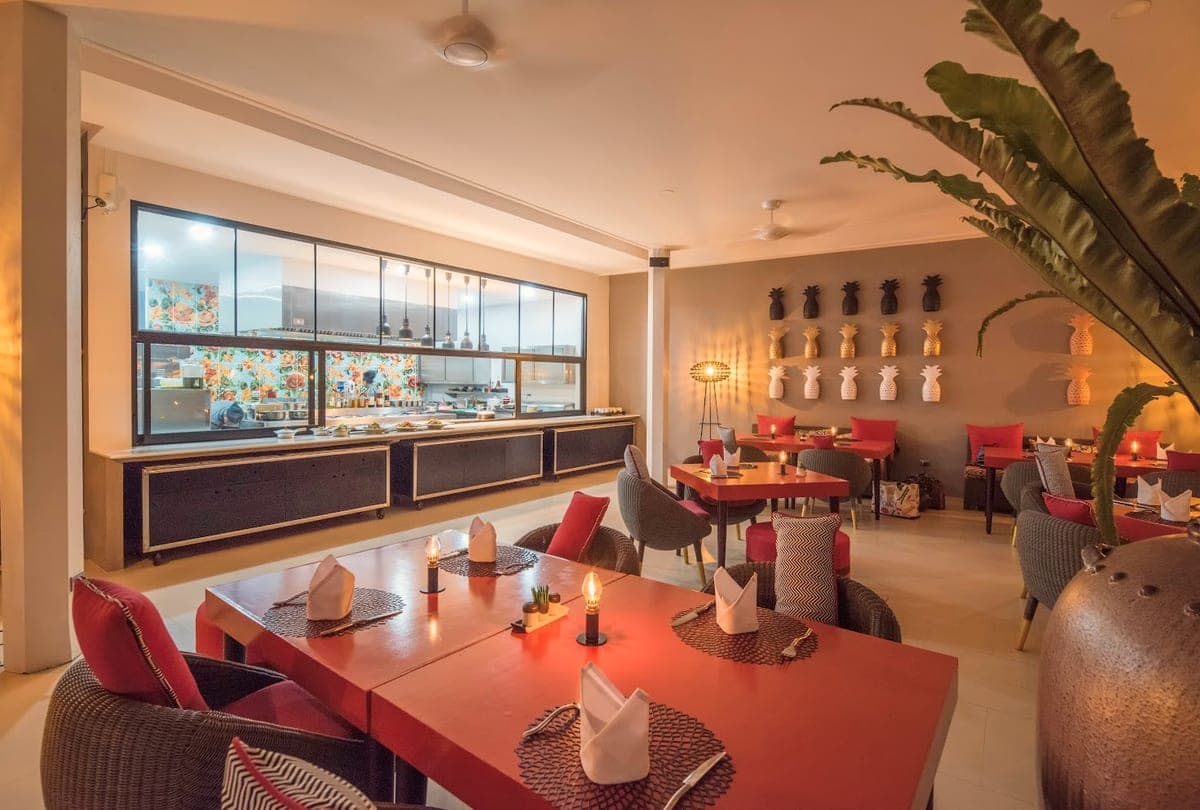 L'Ananas Restaurant - Sunset Beach Hotel in The Sunset Beach Resort, 126/9, Ko Samui District, Surat Thani 84140