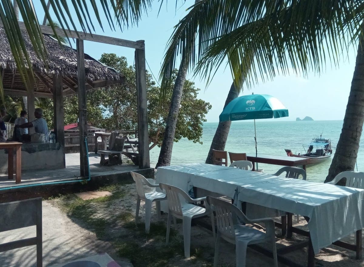 Local fisher man restaurant in FW4M+6XM, Taling Ngam, Ko Samui District, Surat Thani 84140